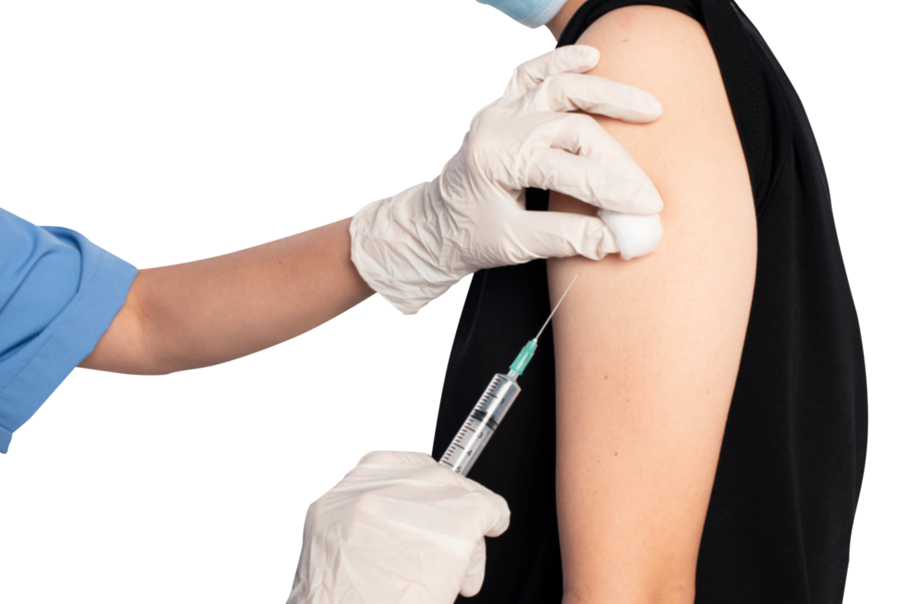 Ein Arzt impft eine Frau gegen Corona .