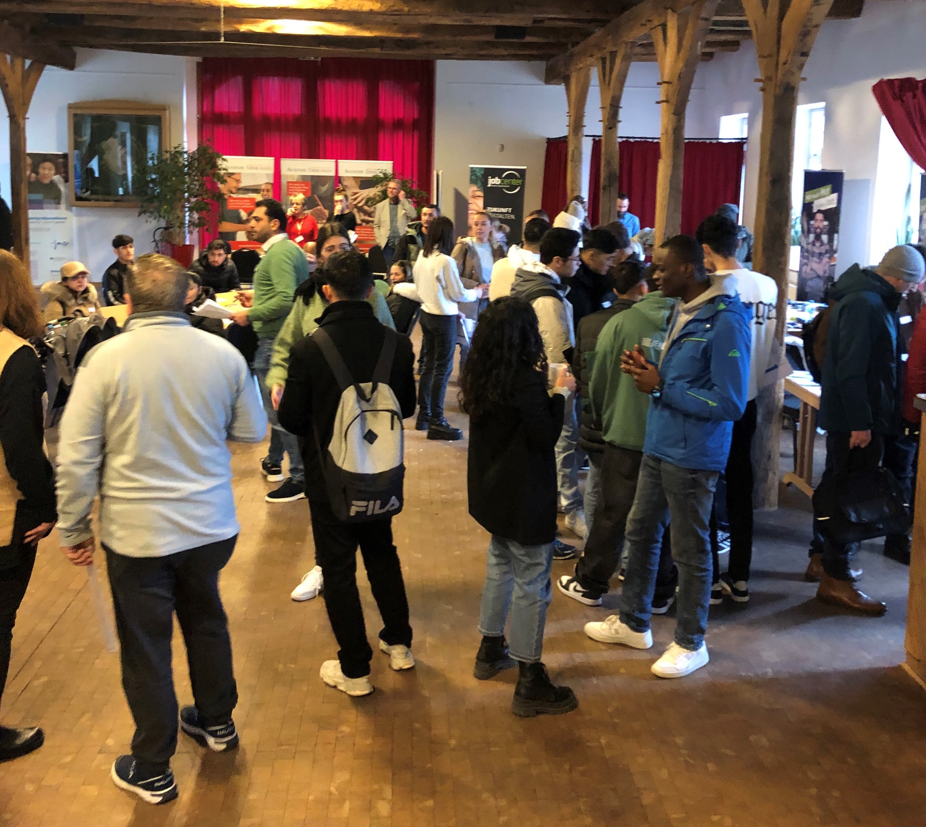 Zahlreiche junge Geflüchtete verschafften sich ein Bild über ihre beruflichen Möglichkeiten